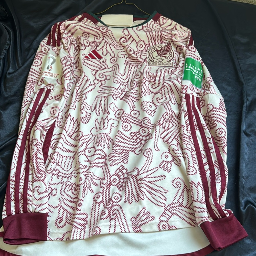 Men’s Adidas Mexico 2022 WC Away Long Sleeve Jersey with WC Patches Size S Used
